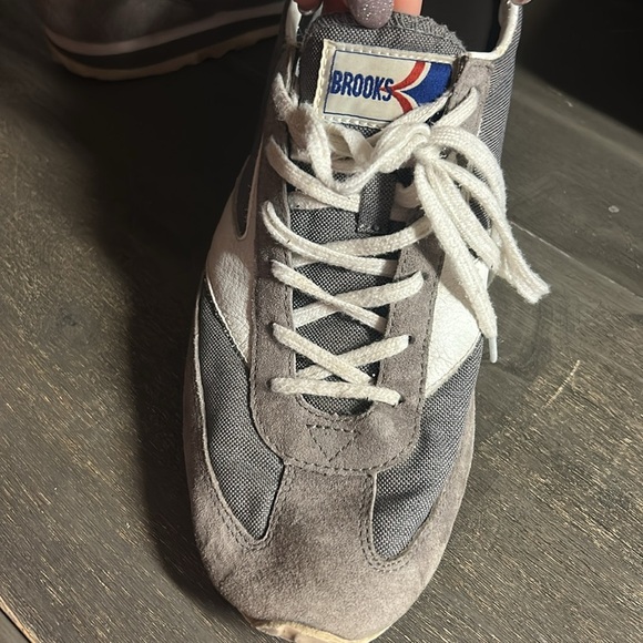 VARSITY VANGUARD SHOE BY BROOKS WOMENS 10B - Picture 3 of 6